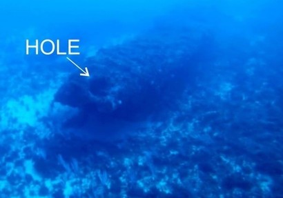 Il monolito è stato lavorato dall'uomo, come indicano i fori praticati