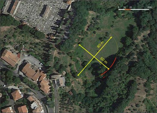 Dal tratto di mura emerso sono state ipotizzate le dimensioni dei due assi dell'anfiteatro romano