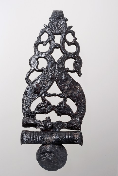 Il gancio di cintura traforato in ferro trovato a Montebello Vicentino e conservato al museo Zannato di Montecchio