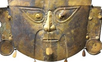 Le maschere funerarie sono tra i pezzi forti della mostra di Firenze