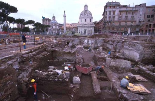 Roma, scavi al foro di Traiano negli anni '90 del Novecento