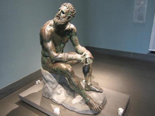 Il Pugile a riposo, capolavoro dell'arte greca, fu rinvenuto alle pendici del Quirinale nel 1885