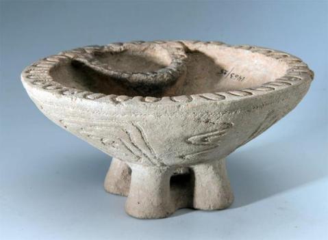 Dall'Ermitage sono giunti in mostra oggetti di uso comune e ricchi corredi funerari