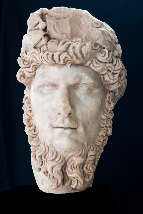 Il ritratto dell'imperatore Lucio Vero proveniente dal teatro di Dougga (foto di Gianluca Baronchelli)