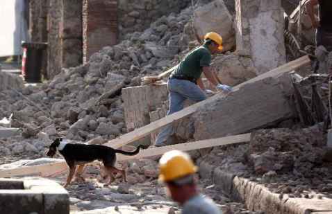 6 novembre 2010: a Pompei è crollata la Domus dei Gladiatori, dove si allenavano gli atleti nell'antica Pompei