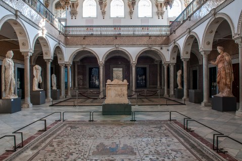 Il cortile centrale interno del museo del Bardo di Tunisi (foto di Gianluca Baronchelli)