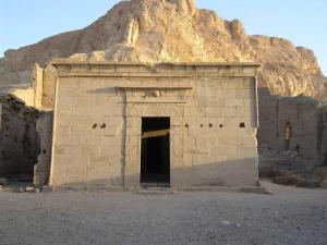 L'ingresso della tomba di Pashedu, l'artista al servizio dei faraoni 
