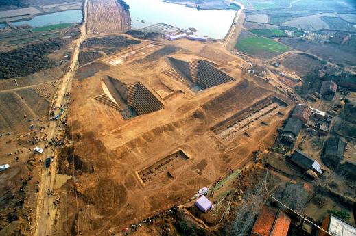 L'imponente scavo della tomba di Chu nella provincia di Hubei (Cina)