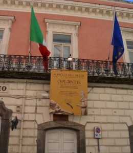 L'ingresso di Palazzo Criscuolo, municipio di Torre Annunziata