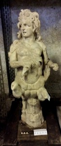La statua di centauro femmina trovata con altri tre nel portico della Villa A