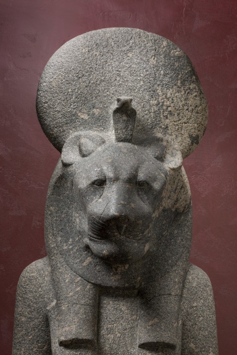 Questa statua della dea Sekhmet, proveniente da Karnak e conservata al museo Egizio di Torino, è protagonista agli scavi di Pompei