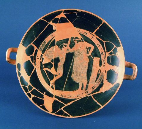 La kylix attica a figure rosse del pittore ateniese Douris conservata a Prato