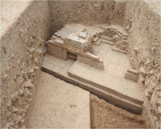 Veduta generale dell'ambiente centrale della porta monumentale di Tol-e Ajori (Iran)