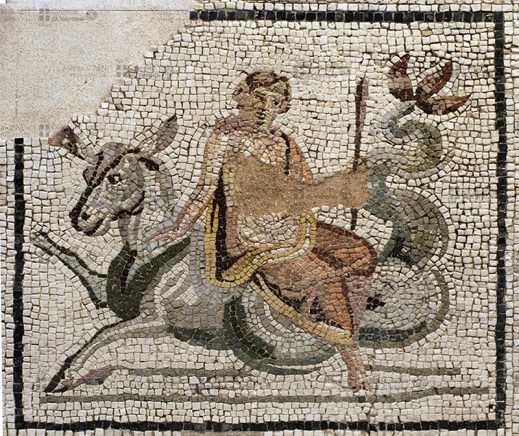 "Nereide": mosaico romano policromo esposto nella chiesetta dell'ex convento