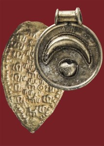 Un gioiello d'oro dal corredo sequestrato nel 1962 a Ischia di Castro