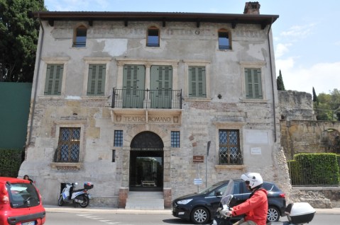 Il rinascimentale palazzetto Fontana ingresso ufficiale al Teatro Romano e al museo archeologico di Verona