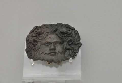 Applicazione in bronzo raffigurante il dio Oceano o un Tritone destinata a decorare la corazza della statua dell'imperatore