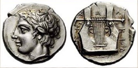 Una cetra a sette corde sul rovescio di una tetradracma della zecca di Olinto (Macedonia) del 410-400 a.C.