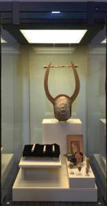 L'eccezionale lyra trovata da Paolo Orsi nella necropoli di località Lucifero a Locri