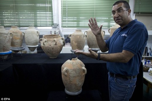 Il prof. Saar Ganor archeologo della Israel Antiquities Authority