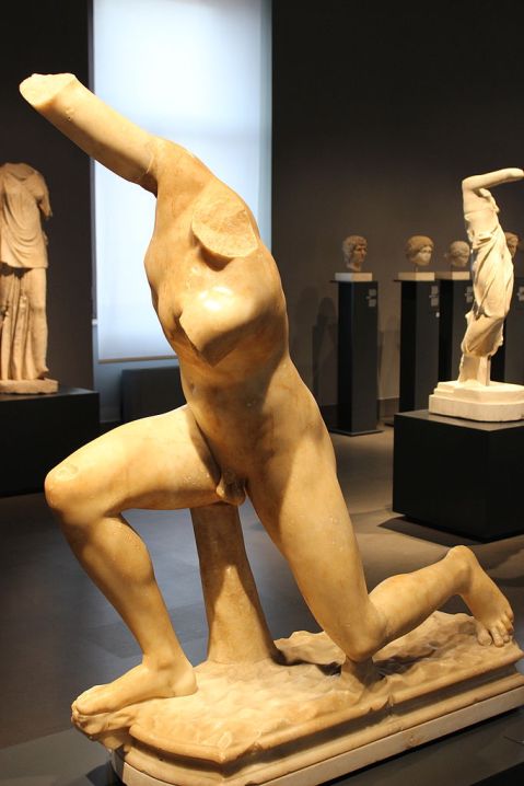 L'Efebo di Subiaco, trovato nel nucleo D della villa di Nerone, è oggi conservato al museo di Palazzo Massimo a Roma