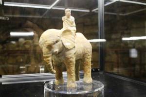 In mostra la statua di un elefante, animale in forza nell'armata di Annibale