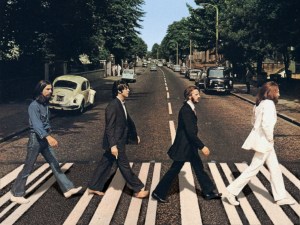 La mitica copertina del disco "Abbey Road" dei Beatles del 1969