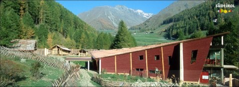 L'Archeoparc - Museum della Val Senales, ricostruisce l'ambiente della vita di Oetzi