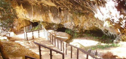 La grotta del Romito a Papasidero in calabria, dove è stato trovato lo scheletro di un ragazzino di 17mila anni fa