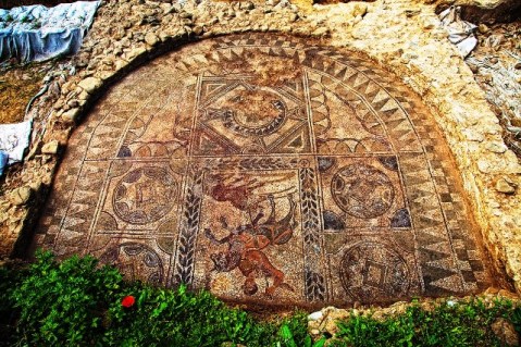 La grande sala centrale ottagonale della villa romana scavata a Limite sull'Arno