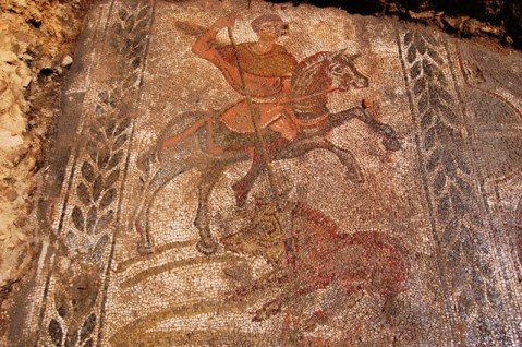 Il grandioso mosaico con la caccia al cinghiale scoperto nella villa romana di Vettio Agorio Pretestato (IV sec. d.C.)