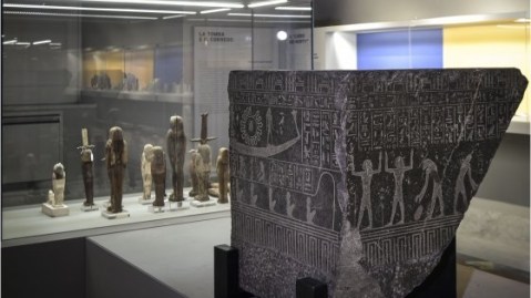 La Collezione Egiziana si sviluppa nelle sale del seminterrato del museo Archeologico di Napoli