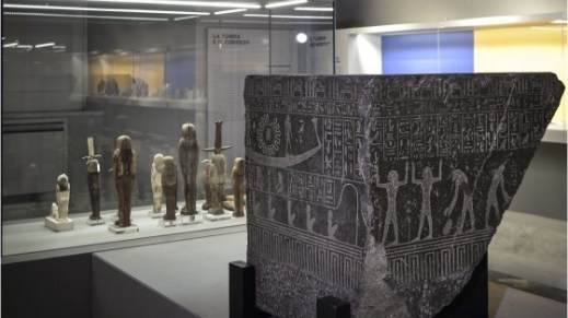 La Collezione Egiziana si sviluppa nelle sale del seminterrato del museo Archeologico di Napoli