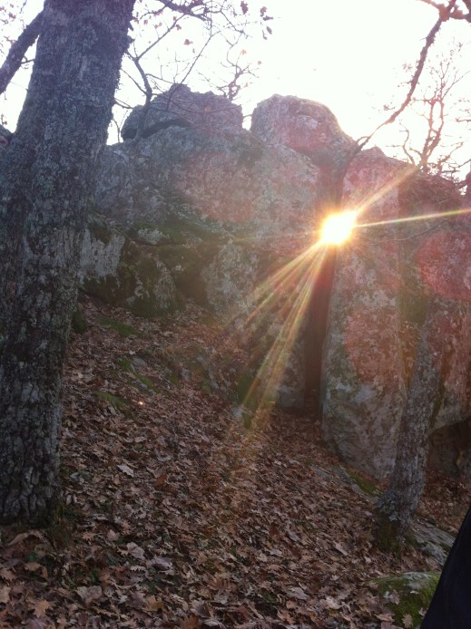 Al tramonto del solstizio d'inverno si può traguardare il sole attraverso la galleria del complesso megalitico di Petre de la Mula