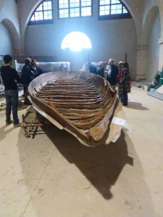 Le antiche navi romane trovate a San Rossore sono ospitate negli Arsenali medicei di Pisa