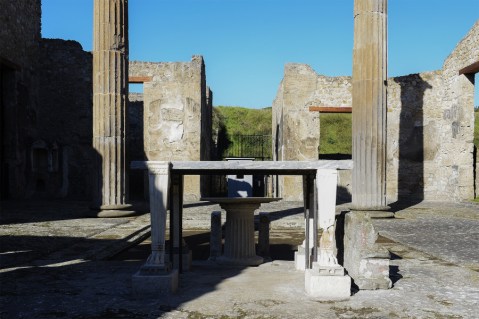 Il grande atrio della casa di M. Obellio Firmo restituita per le festività natalizie ai visitatori degli scavi di Pompei 