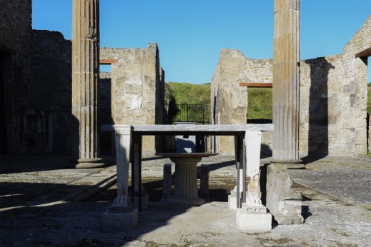 Il grande atrio della casa di M. Obellio Firmo restituita per le festività natalizie ai visitatori degli scavi di Pompei 