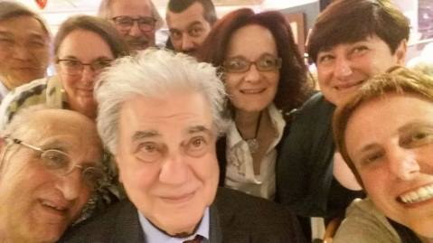 Un selfie del prof. Giovanni Garbini con colleghi e allievi
