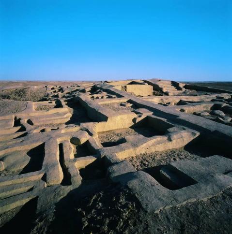 Il primo scavo sistematico di Shahr-e Sokhta fu diretto da Maurizio Tosi (Ismeo) dal 1967