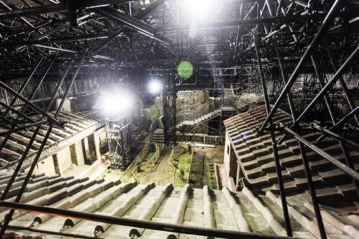 La selva di tubi e impalcature che oggi imbraga il complesso della Casa dei Casti Amanti e quella dei Pittori al Lavoro