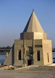 Il mausoleo dell'imam Yahya a Mosul prima della distruzione