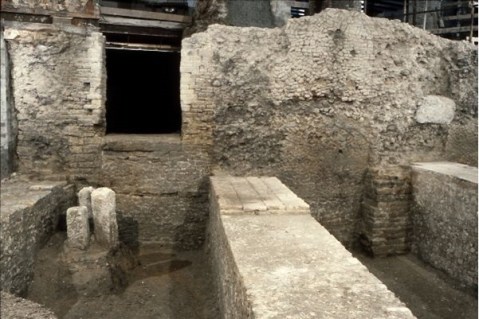 bologna_teatro-romano-via-carbonesi_resti-facciata.e.muri-radiali_foto-Sabap-bo