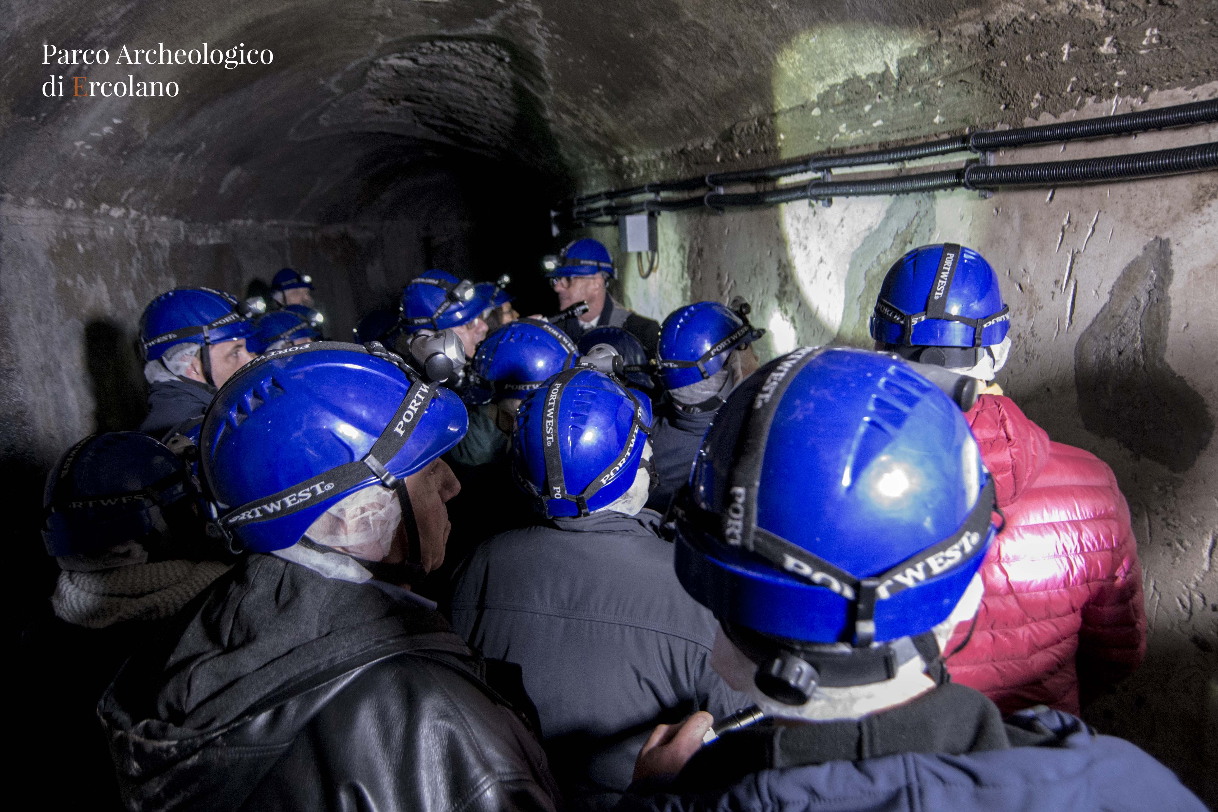 ercolano_teatro-antico_visitatori_foto-parco-ercolano