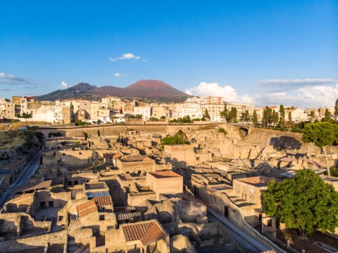 ercolano_panorama-con-vesuvio_foto-paerco