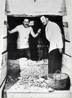 egitto_carter-carnarvon-scoprono-tomba-tutankhamon_novembre-1922