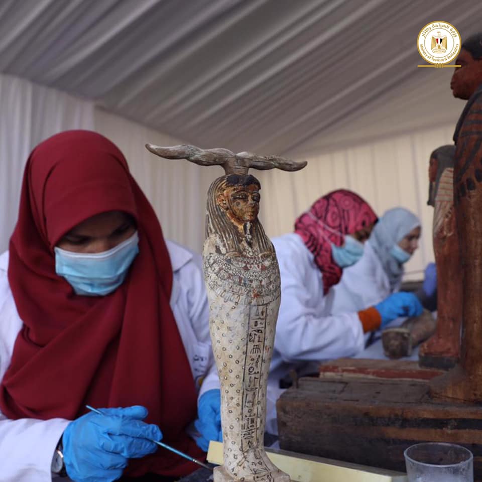 egitto_saqqara_scoperti-100-sarcofagi_restauro-statuetta-ptah_foto-ministry-of-tourism-and-antiquities