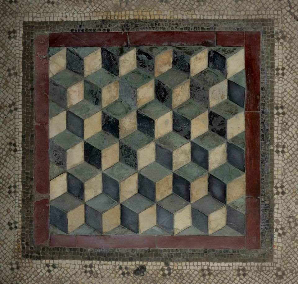 roma_palatino_casa-dei-grifi_emblema-con-cubi-su-pavimento_foto-PArCo