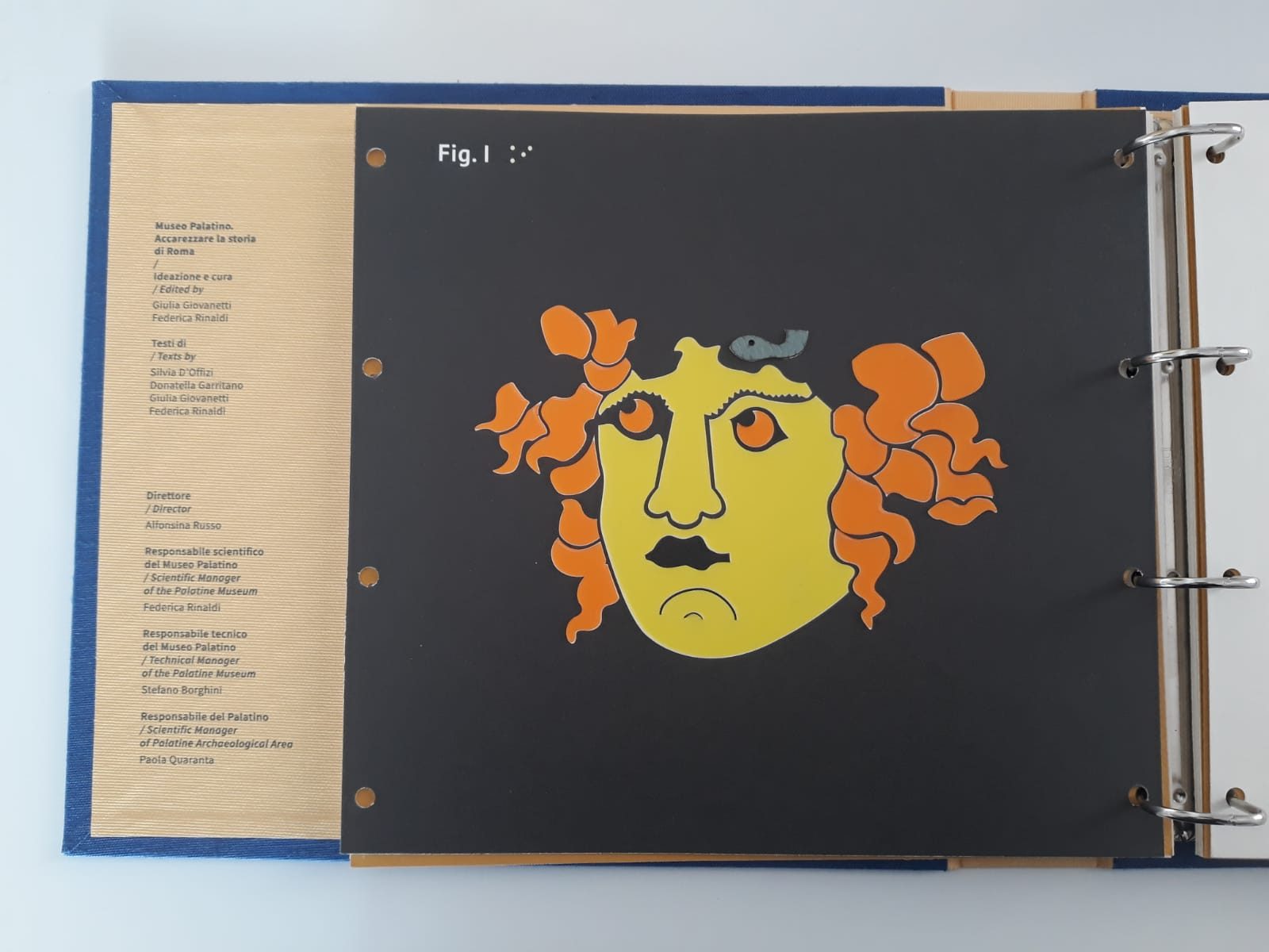 roma_PArCo_La-prima-Guida-Tattile-del-PArCo_Tavola-tattile-con-rappresentazione-di-Gorgone-in-opus-sectile_foto-PArCo