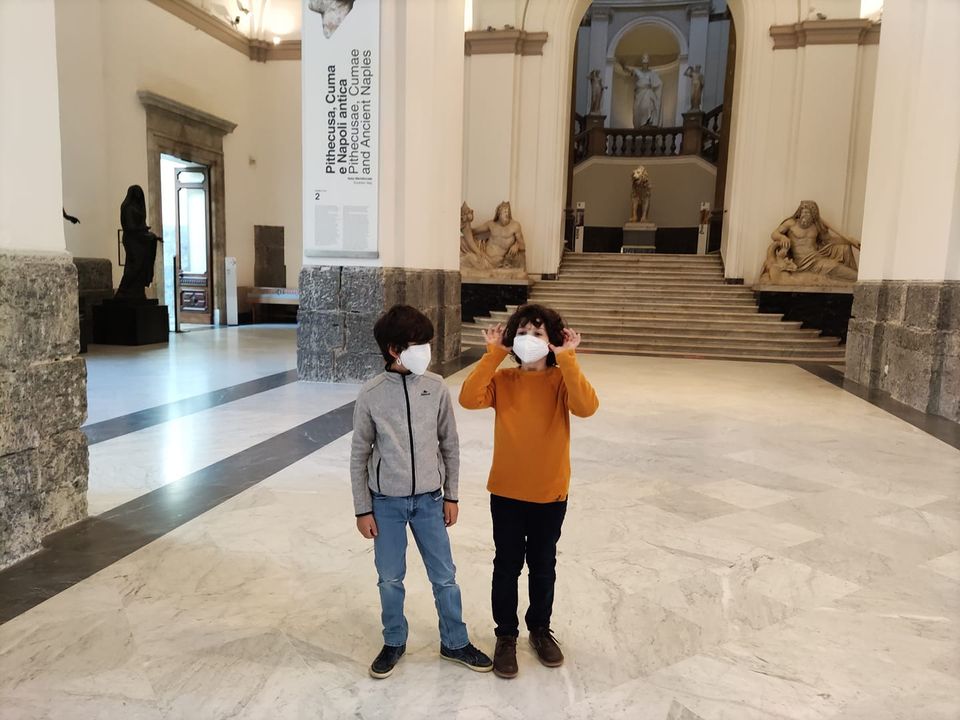 napoli_mann_enrico-simone_primi-bambini_visitatori_foto-mann