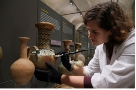 torino_egizio_sara-aicardi-restauratrice_foto-museo-egizio